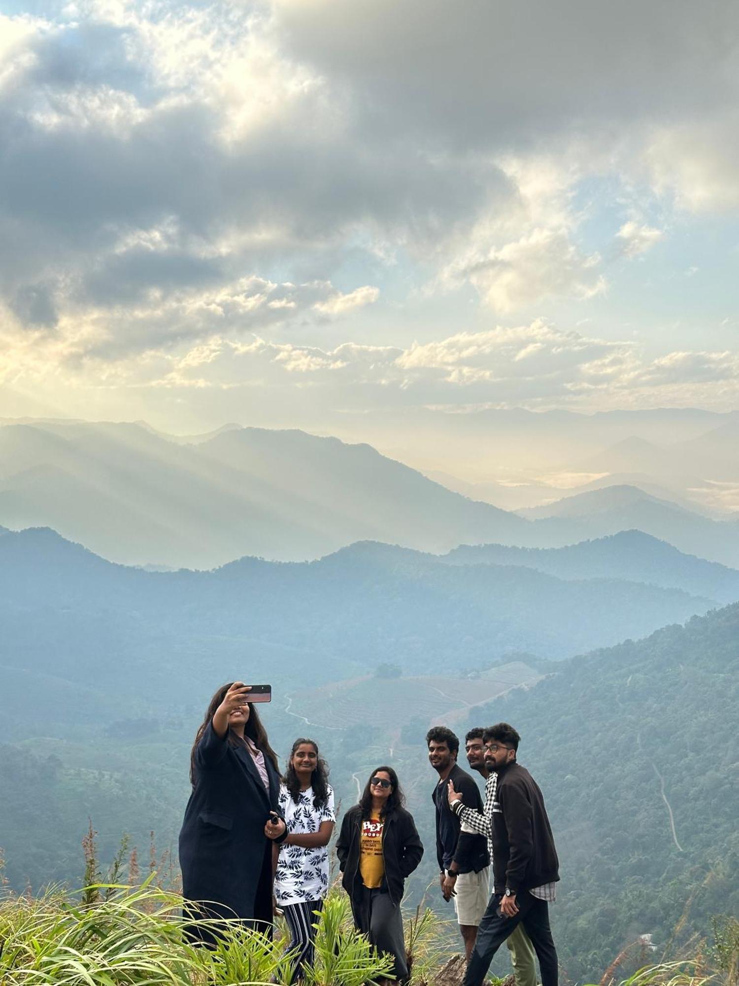 Sunset Valley Kerala Pool Resort - Serene Natural Forest Cottage Stay In Idukki With Sunrise & Sunset Panoramas, Natural Streams & Tranquil Summer Evenings Pīrmed Extérieur photo