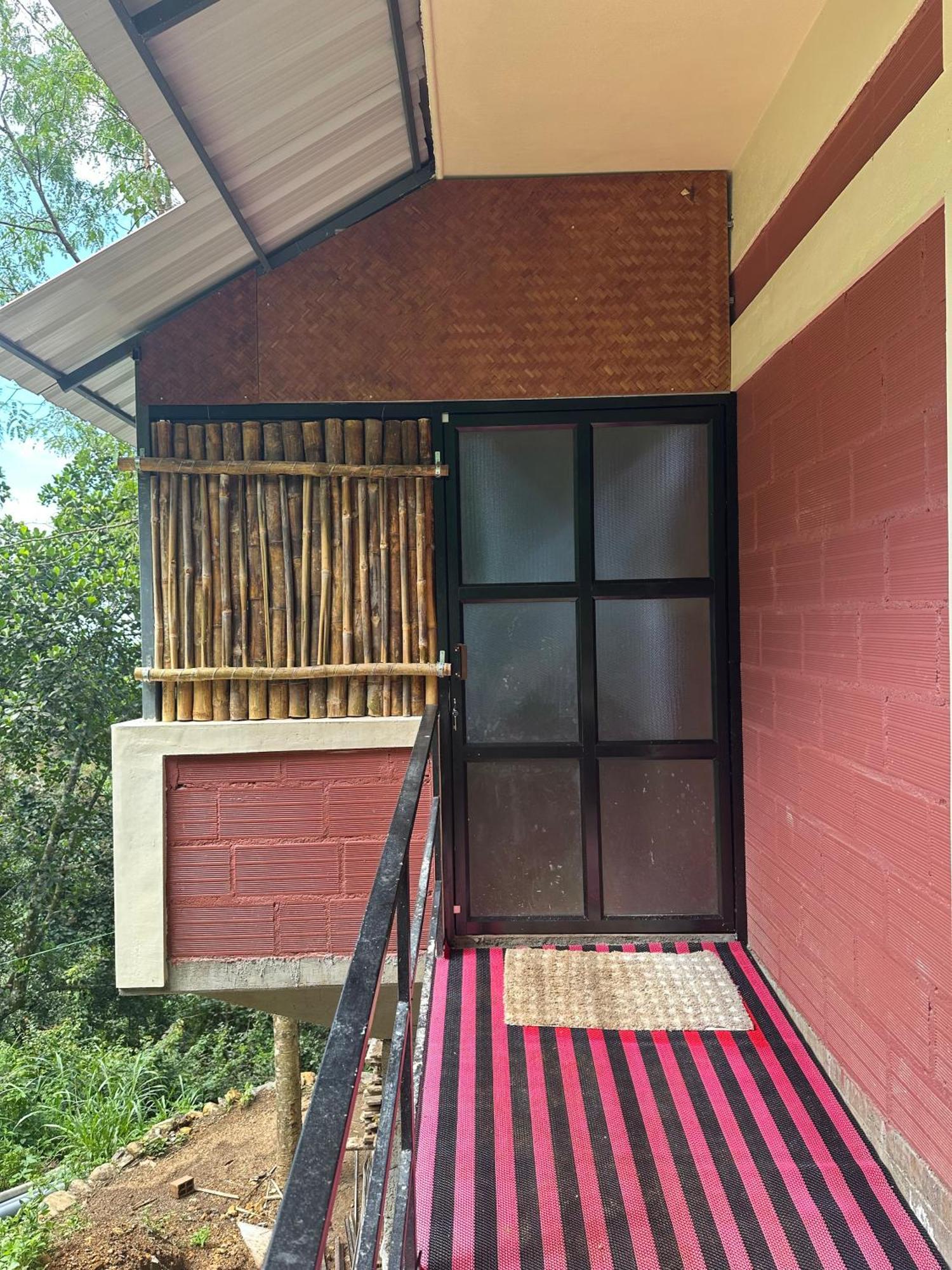 Sunset Valley Kerala Pool Resort - Serene Natural Forest Cottage Stay In Idukki With Sunrise & Sunset Panoramas, Natural Streams & Tranquil Summer Evenings Pīrmed Extérieur photo
