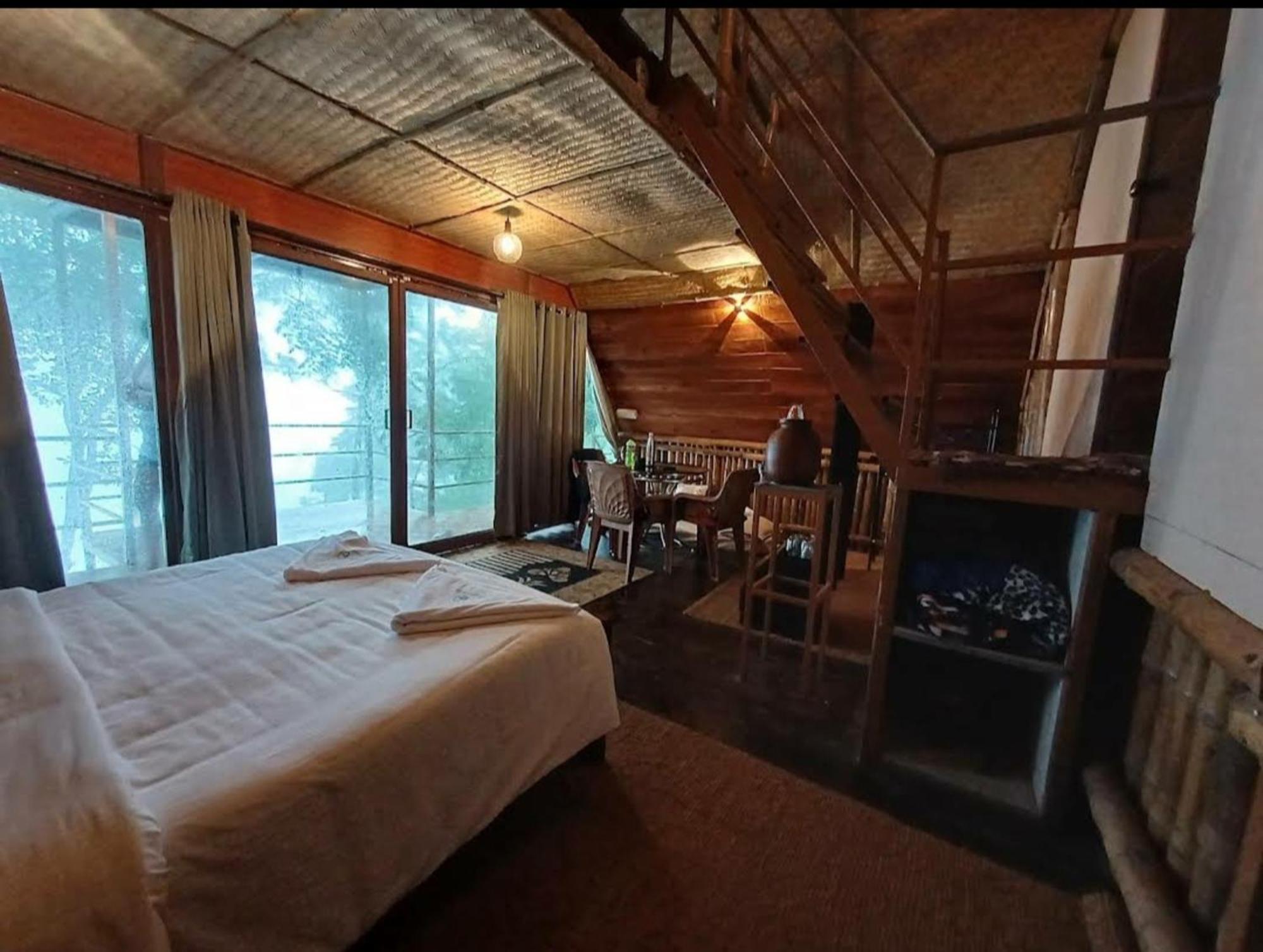 Sunset Valley Kerala Pool Resort - Serene Natural Forest Cottage Stay In Idukki With Sunrise & Sunset Panoramas, Natural Streams & Tranquil Summer Evenings Pīrmed Extérieur photo