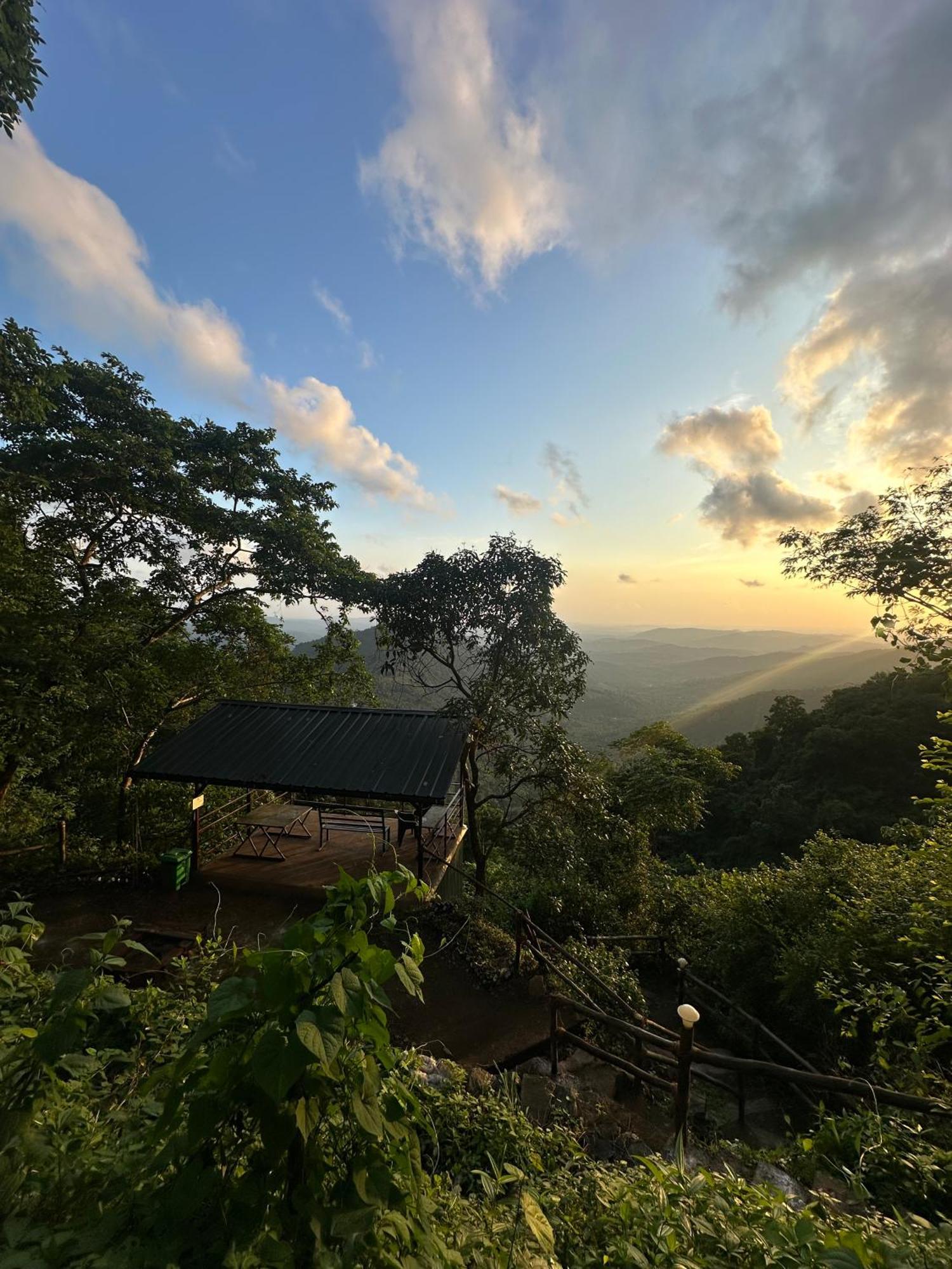 Sunset Valley Kerala Pool Resort - Serene Natural Forest Cottage Stay In Idukki With Sunrise & Sunset Panoramas, Natural Streams & Tranquil Summer Evenings Pīrmed Extérieur photo